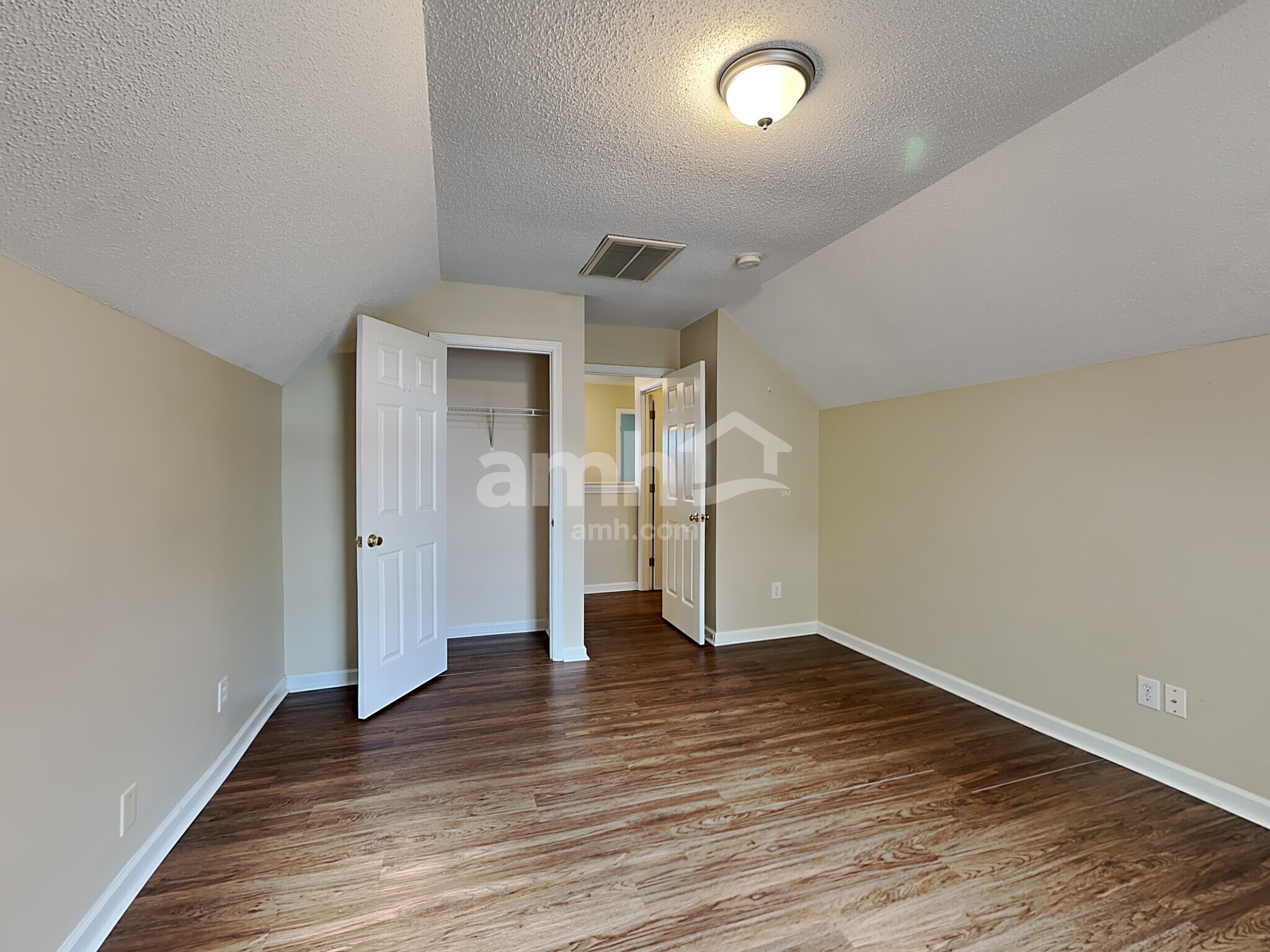 Building Photo - 18 N Orchard Farms Ave