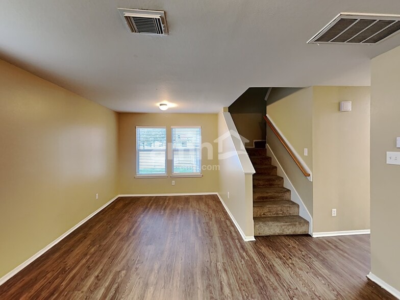 Building Photo - 6114 Elton Knolls St
