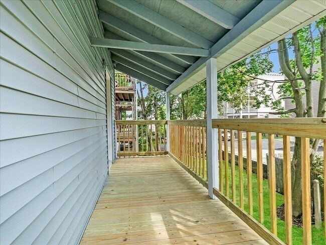 Building Photo - 18 Laurel St