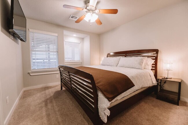 Building Photo - 1906 Almand Dr