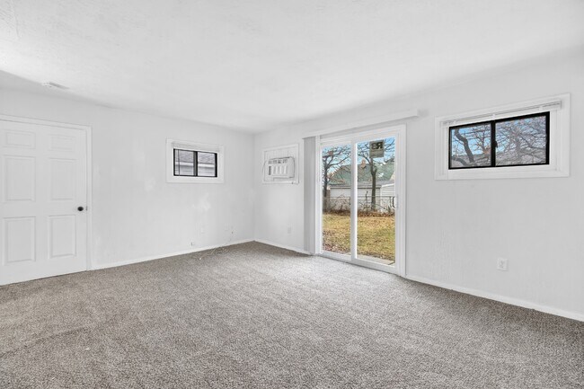 Building Photo - 27151 Farringdon Ave