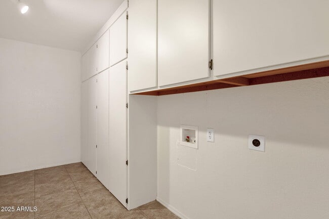 Building Photo - 6942 S Championship Dr