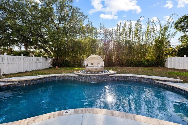 Building Photo - 304 N Matanzas Ave