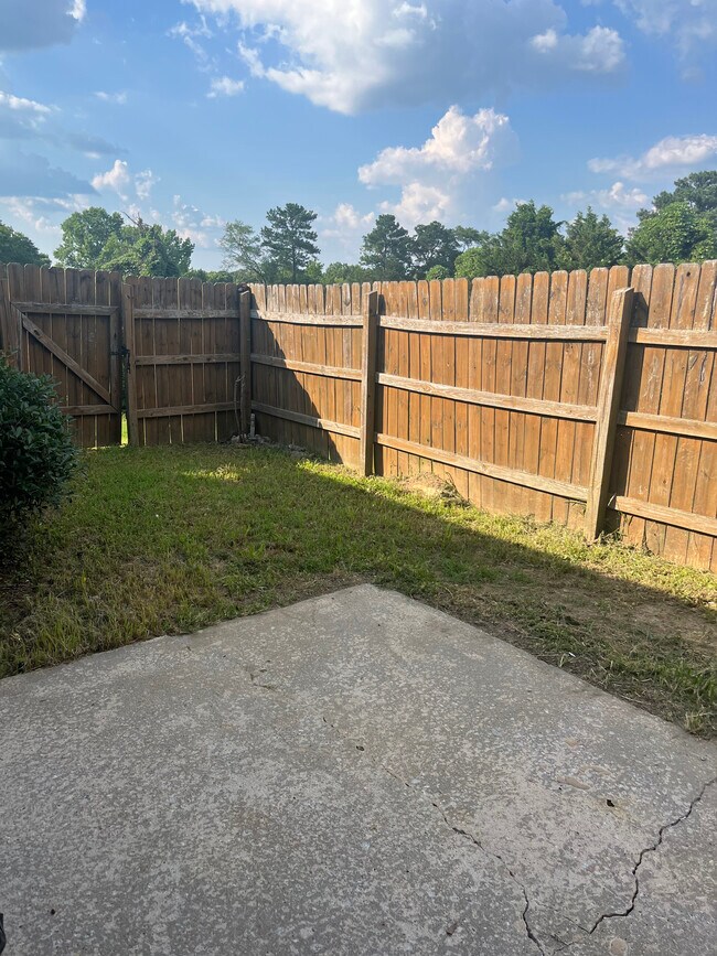 Building Photo - 8424 Warren Dr