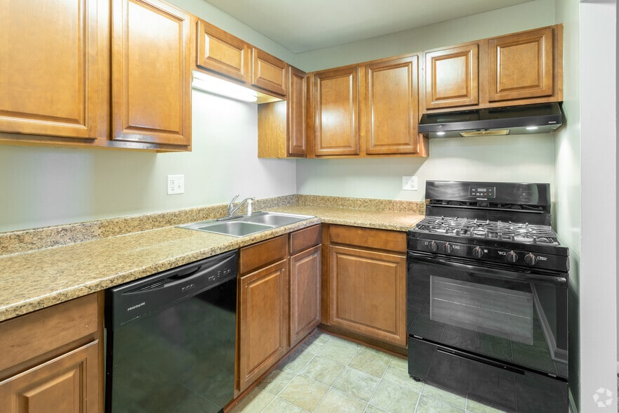 Fountain West Apartments 15011551 Marie St Trenton MI 48183