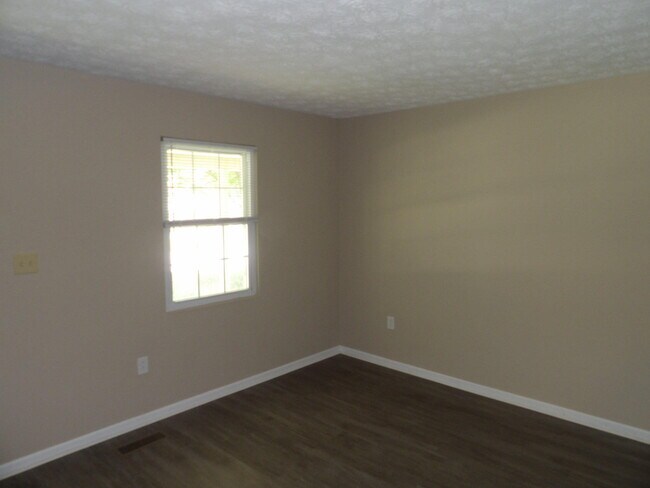Building Photo - 248 Meadowview Dr