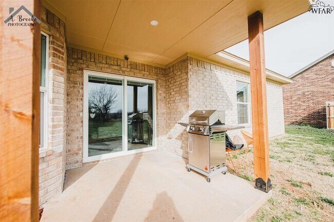 Building Photo - 1035 City View Dr
