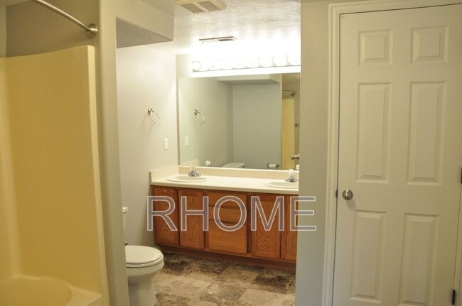 Building Photo - 1430 Westbury Way