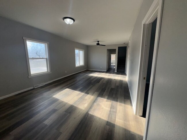 Building Photo - Fully renovated!