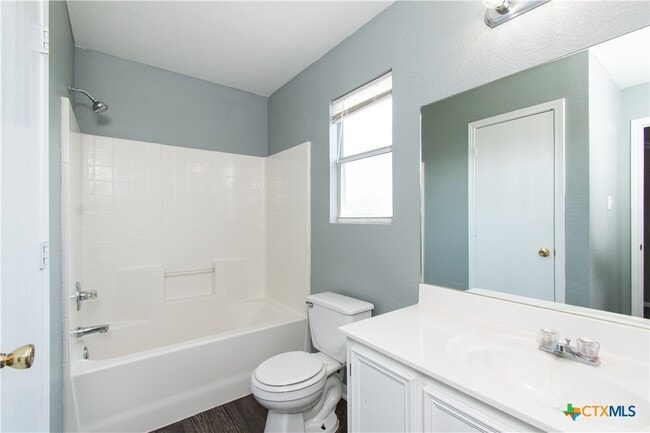 Building Photo - 3808 Sunflower Dr