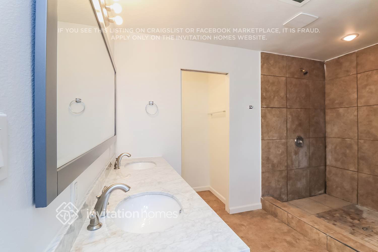 Building Photo - 213 E Carson Cir