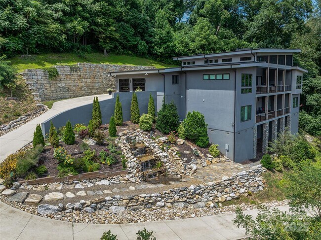 Building Photo - 34 Grovepoint Way