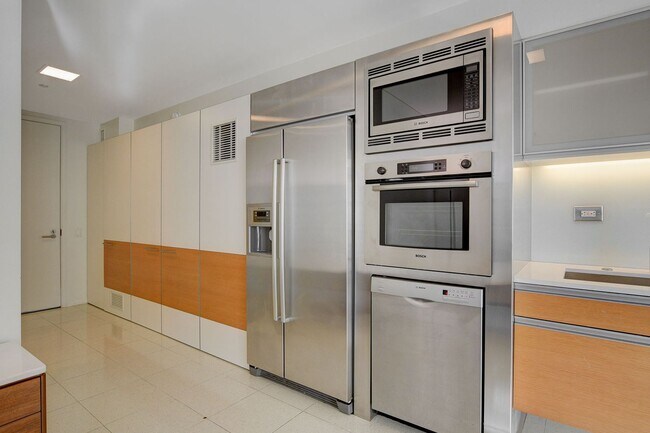 Building Photo - Stunning Strip Views from this Fully Furnished Studio Residence.