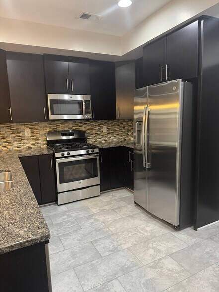 Building Photo - 6479 Jack Linton Dr S