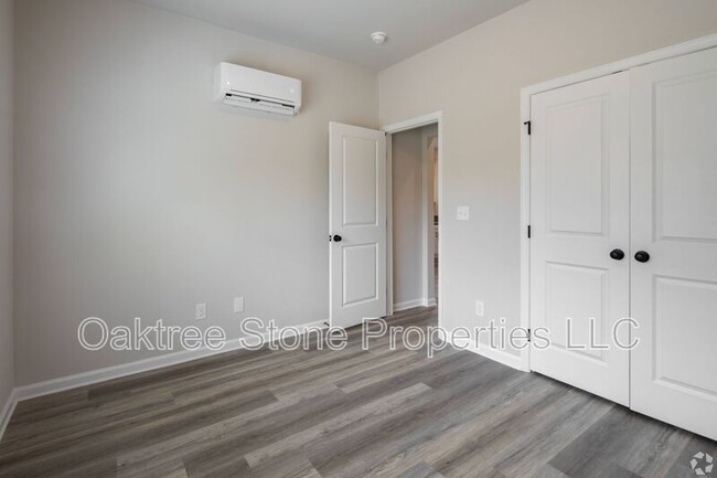 Building Photo - 110 Foster Wy Dr