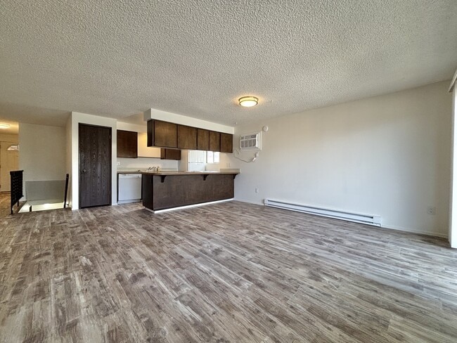 Building Photo - 3418 W 2nd Ave