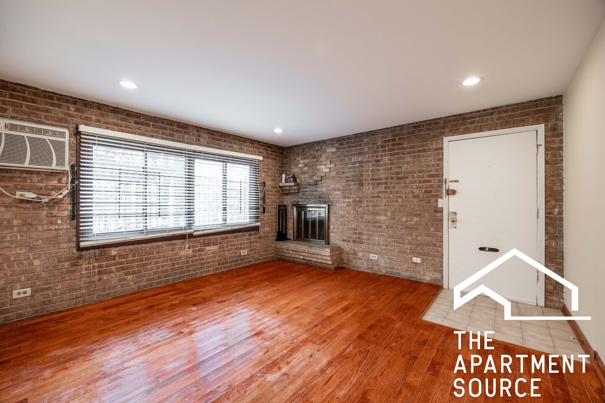 Building Photo - 719 W Diversey Pky