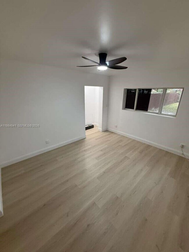 Building Photo - 1608 NW 5th Ave