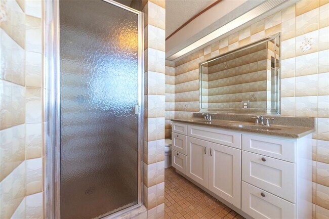 Building Photo - 5521 W Shr Dr