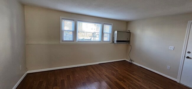 Building Photo - 305 E High St