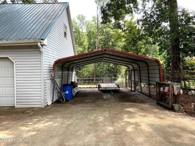 Building Photo - 8879 Cliffdale Rd
