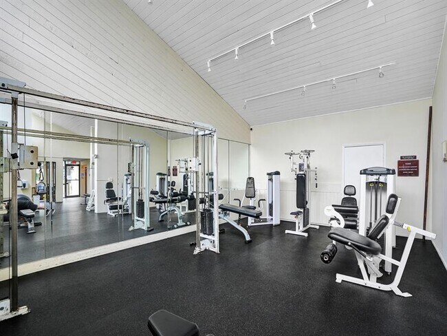 Building Photo - 2208 S Cypress Bend Dr