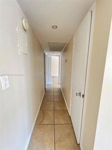 Building Photo - 401 Golden Isles Dr