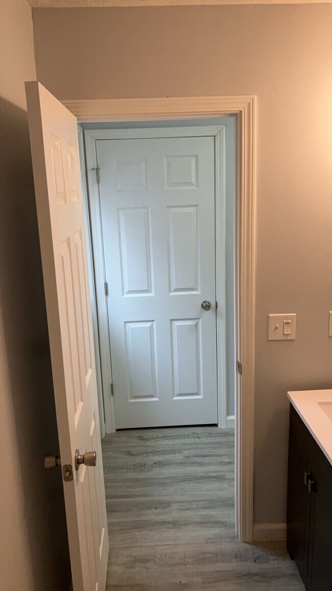 Building Photo - 2025 Culver Ave