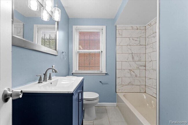 Building Photo - 3734 Buena Vista St