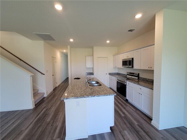 Building Photo - 421 Wren Ln