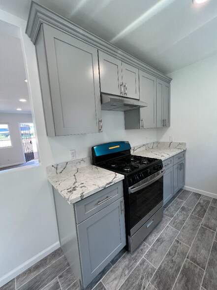 Building Photo - 2333 S Mansfield Ave