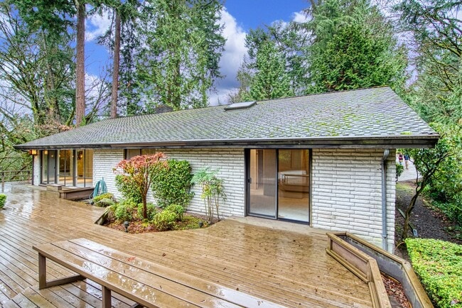 Building Photo - Mercer Island Home