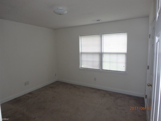 Building Photo - 2 br, 2 bath Duplex - Fox Hollow Subdivision