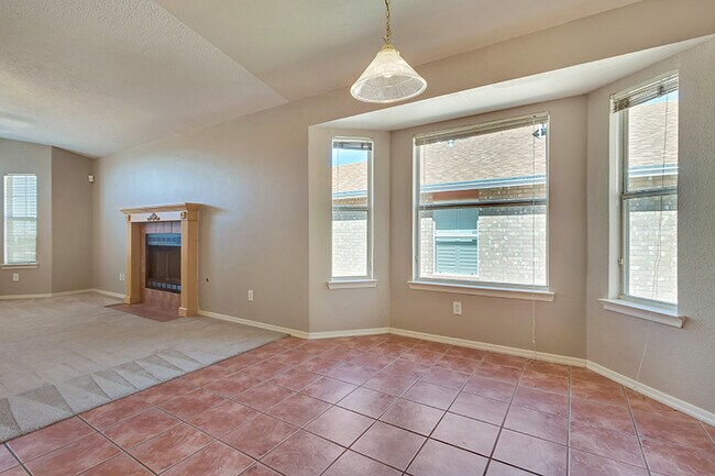 Building Photo - 1417 Plaza Verde Dr