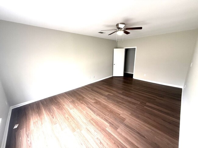 Building Photo - ** Newly renovated 4 bed 2 bath home in Bell Meadows **  Call our self showing number to Schedule...