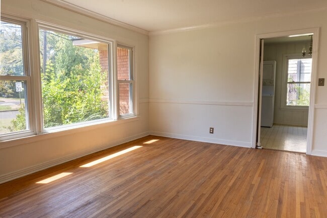 Building Photo - Location!! Deep in the heart of Tyler!