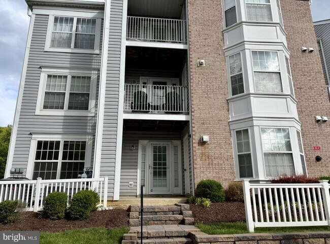 Building Photo - 651 Burtons Cove Way