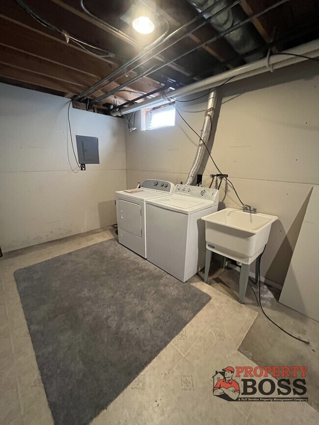 Building Photo - 925 W 89th Pl