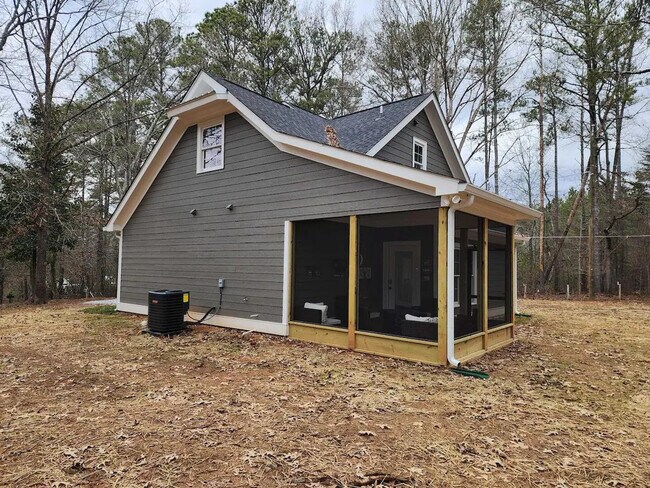 Building Photo - 40 Luther Knight Rd SE