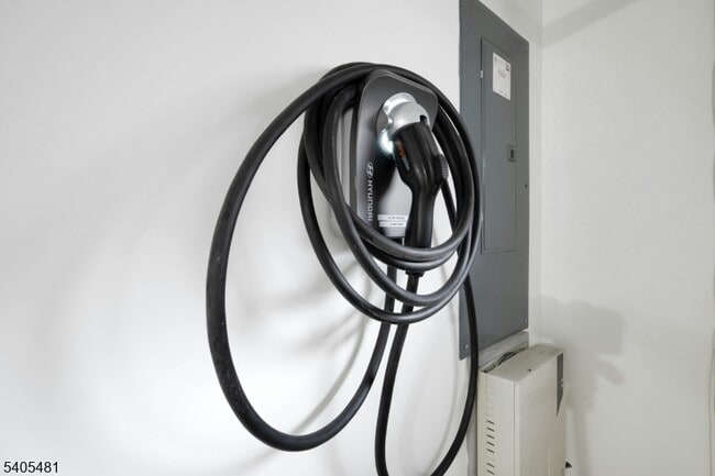 Building Photo - 102 Montgomery St