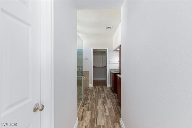 Building Photo - 8949 Diamond Falls Dr