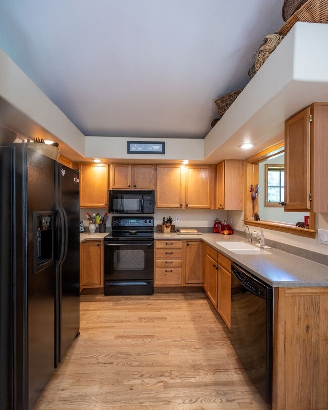Building Photo - Extended Winter rental-Flexible lease term...