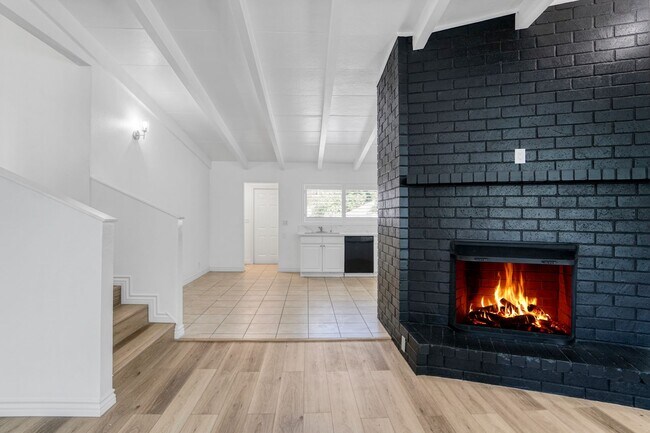 Building Photo - Updated three bed two bath house in Thousand Oaks with attached garage