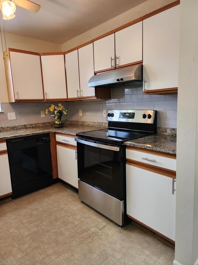 Building Photo - 42722 Lilley Pointe Dr