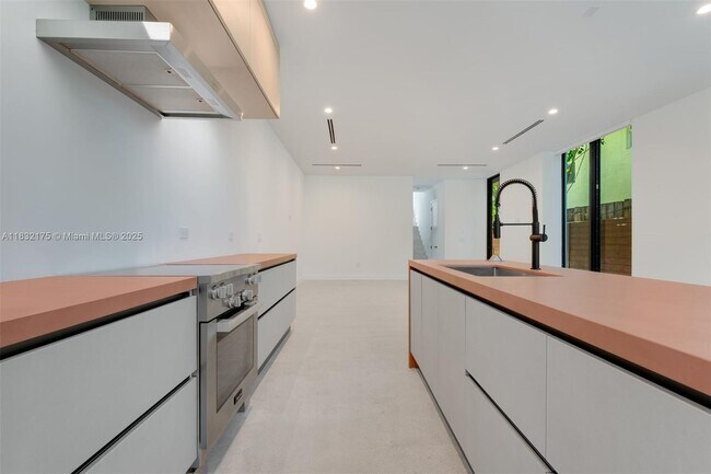 Building Photo - 3270 Gifford Ln