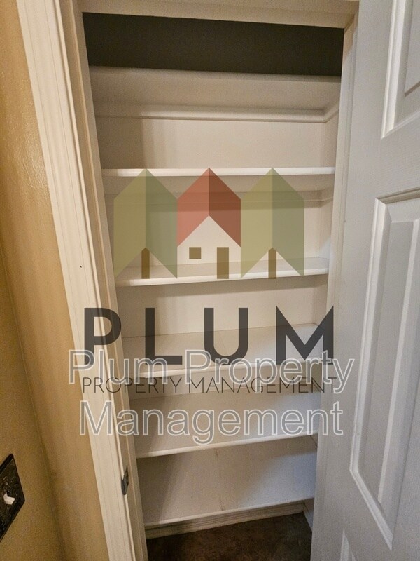 Building Photo - 5104 Village View Way