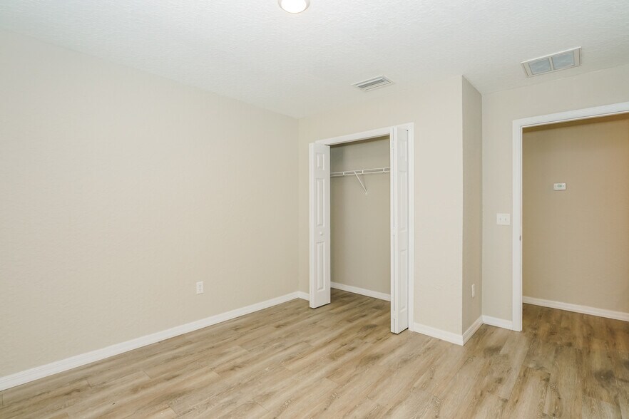 Building Photo - 6 Dogwood Radial