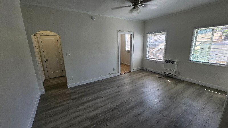Primary Photo - 1216 W Court St