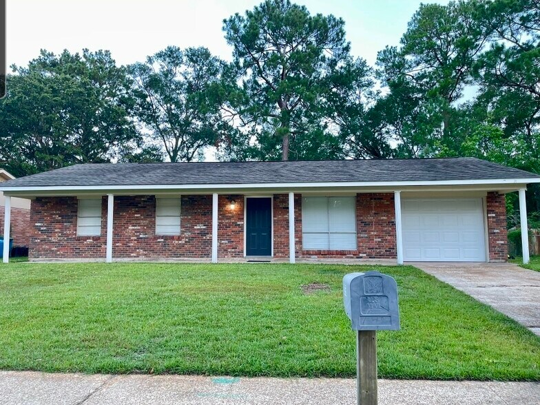 Building Photo - 15905 Waycross Dr