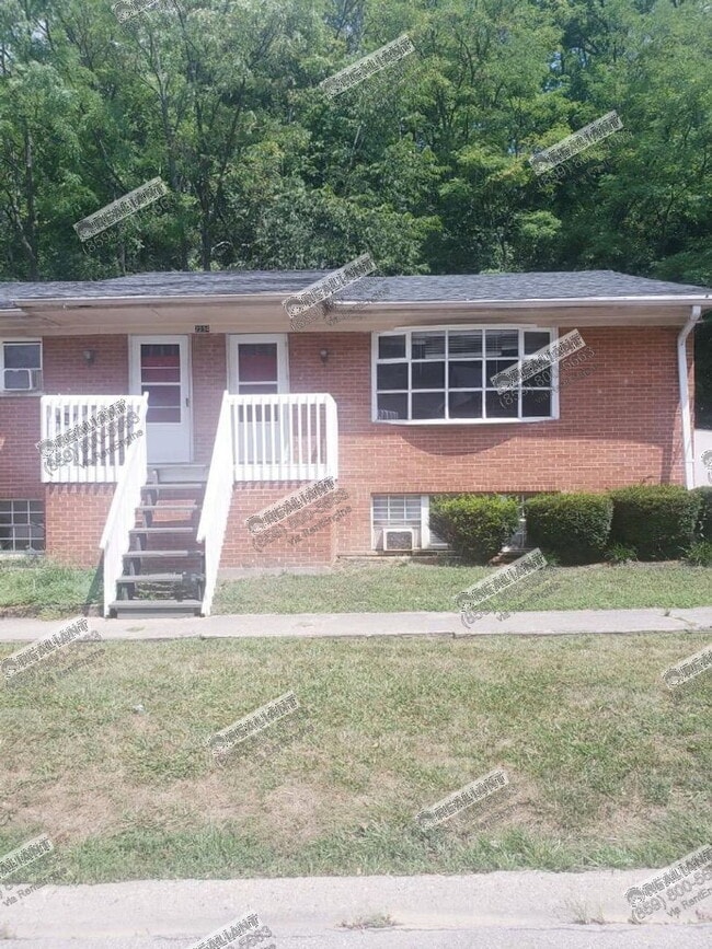 Building Photo - 2234 Hanser Dr